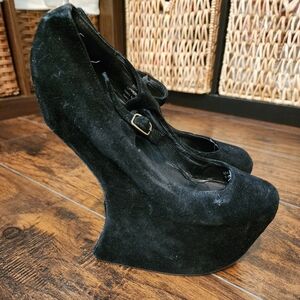 Black Suede Heel-less Pumps